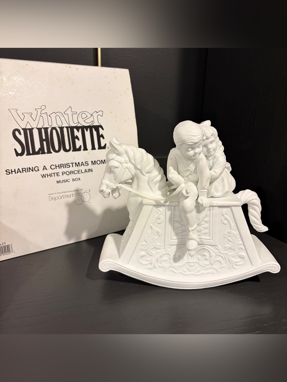 Department 56 WINTER SILHOUETTE Sharing a Christmas Moment music box VIDEO